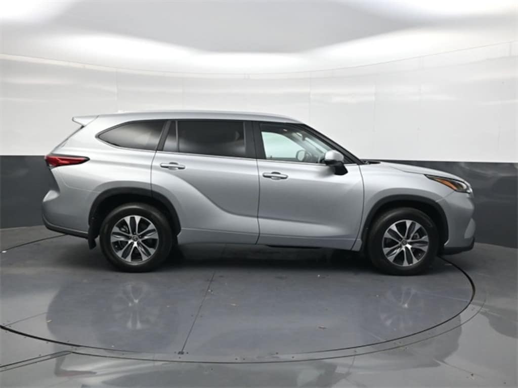 Used 2023 Toyota Highlander L SUV