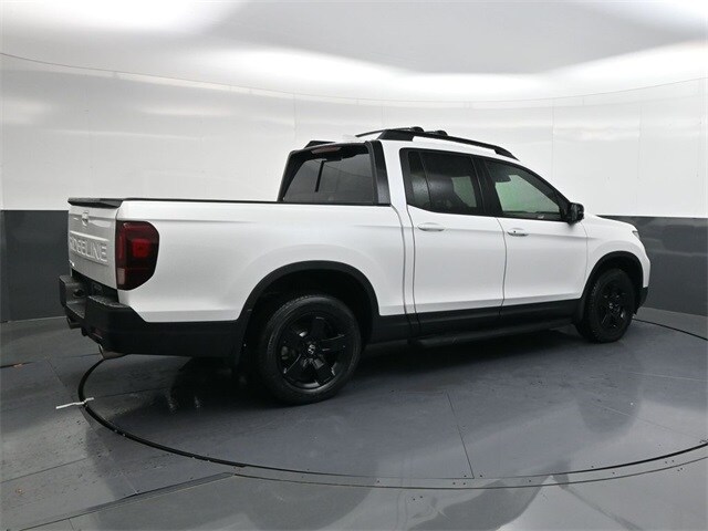 2025 Honda Ridgeline Black Edition photo 3