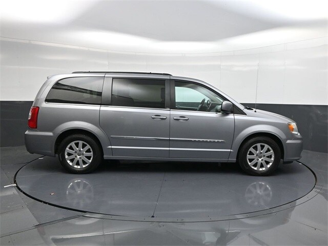 2013 Chrysler Town & Country Touring photo 3