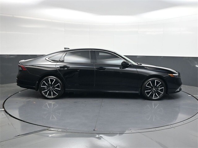 2024 Honda Accord Hybrid Touring photo 2