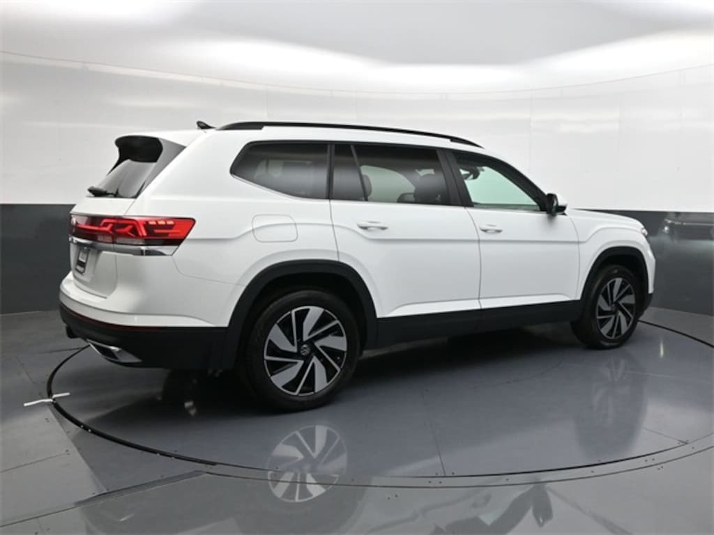 Used 2024 Volkswagen Atlas 2.0T SE w/Technology SUV