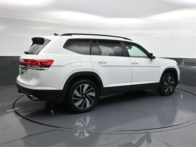 2024 Volkswagen Atlas SE Technology photo 3