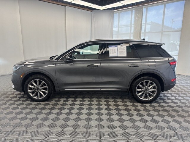 2022 Lincoln Corsair Standard photo 3