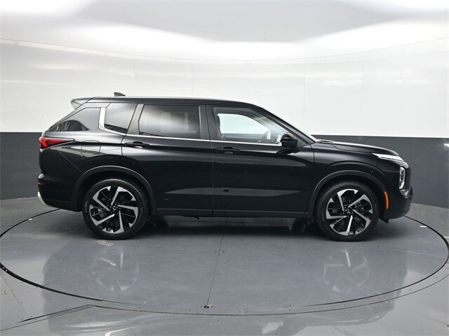 2024 Mitsubishi Outlander SE Ralliart photo 3