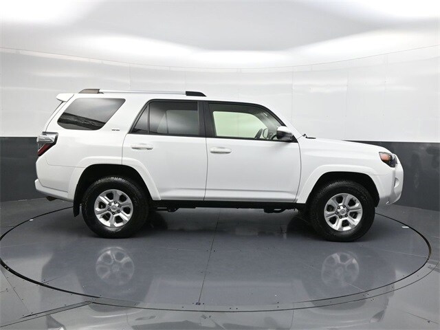 2021 Toyota 4Runner SR5 photo 3
