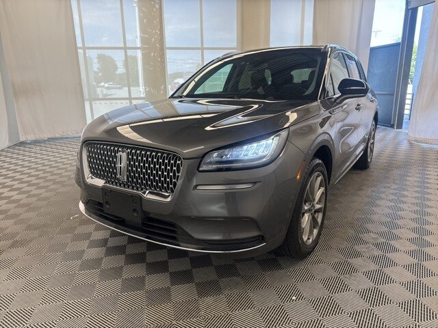 2022 Lincoln Corsair Standard photo 2
