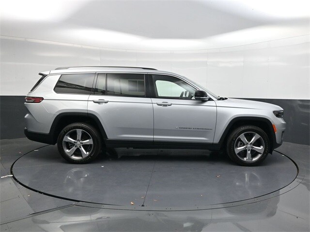 2022 Jeep Grand Cherokee Limited photo 3