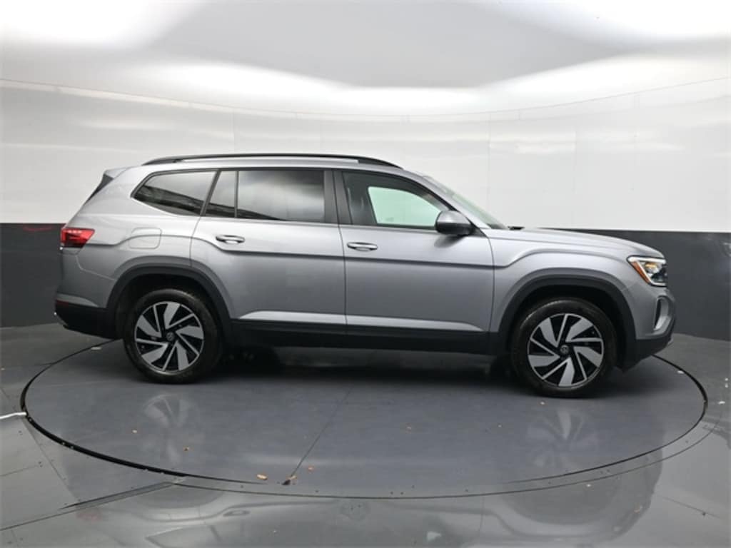 Used 2024 Volkswagen Atlas 2.0T SE w/Technology SUV