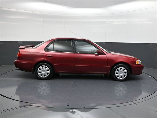 2001 Toyota Corolla LE photo 3