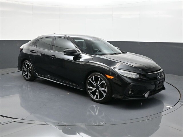 2018 Honda Civic Sport Touring photo 2