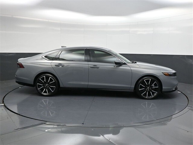 2025 Honda Accord Hybrid Touring photo 3