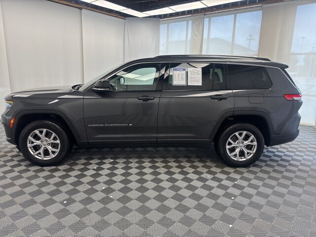 2022 Jeep Grand Cherokee Limited photo 2