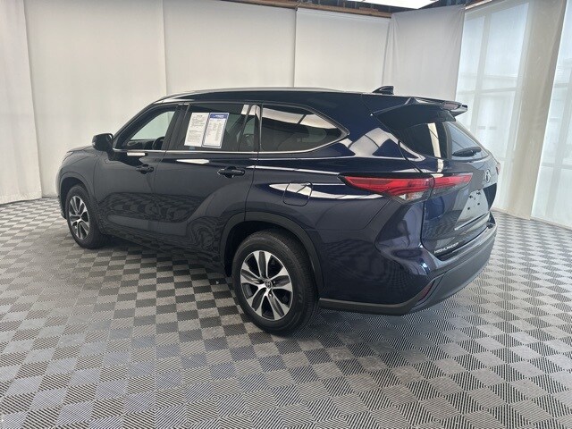 2022 Toyota Highlander XLE photo 3