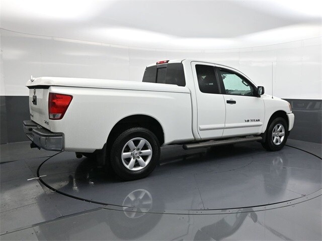 2014 Nissan Titan SV photo 3