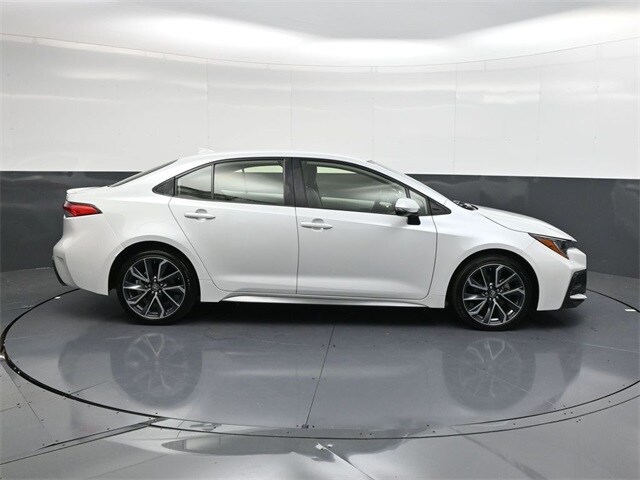 2022 Toyota Corolla SE photo 3