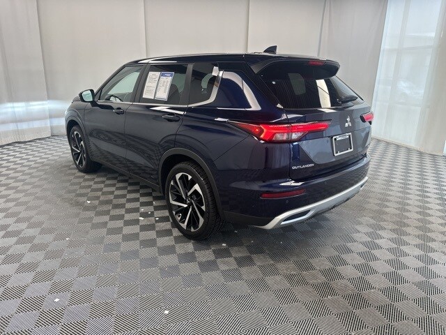 2022 Mitsubishi Outlander SE photo 2