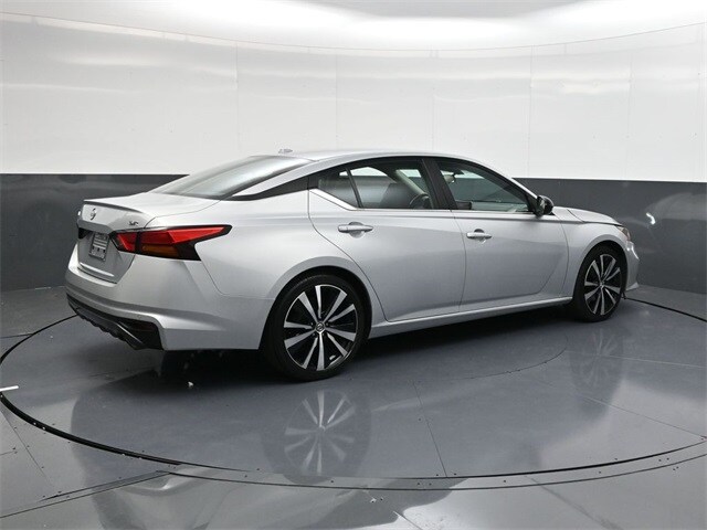2022 Nissan Altima 2.5 SR photo 3