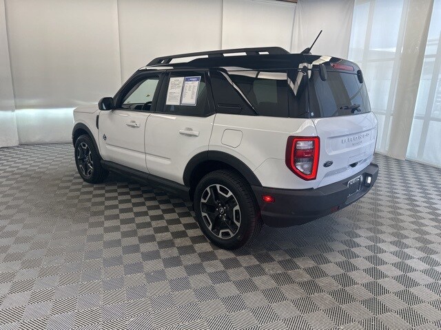 2022 Ford Bronco Sport Outer Banks photo 2