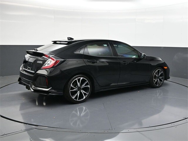 2018 Honda Civic Sport Touring photo 4