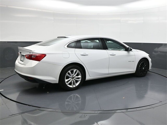 2018 Chevrolet Malibu 1LT photo 3
