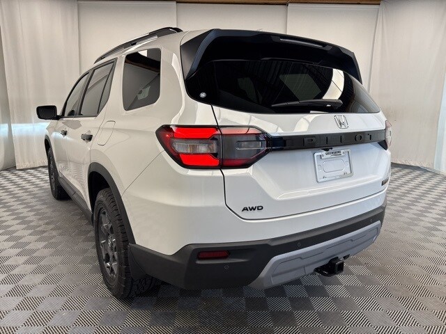 2025 Honda Pilot TrailSport photo 2