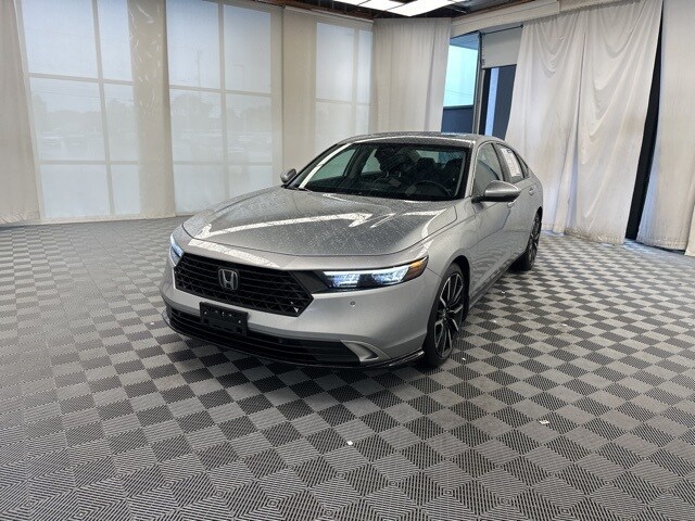 2024 Honda Accord Hybrid Touring photo 2