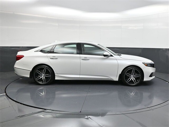 2021 Honda Accord Touring 2.0T photo 2