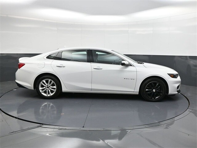 2018 Chevrolet Malibu 1LT photo 2