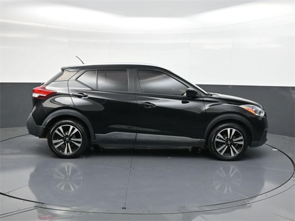 Used 2019 Nissan Kicks SV SUV