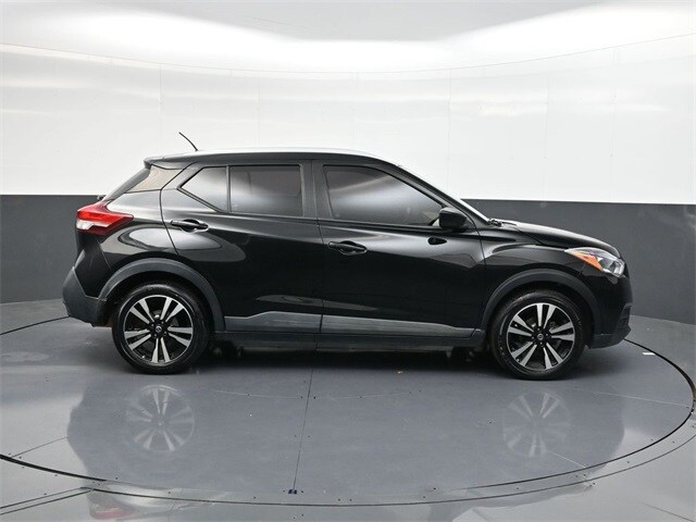 2019 Nissan Kicks SV photo 2