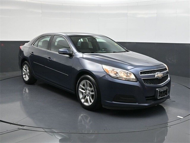 2013 Chevrolet Malibu 1LT photo 2