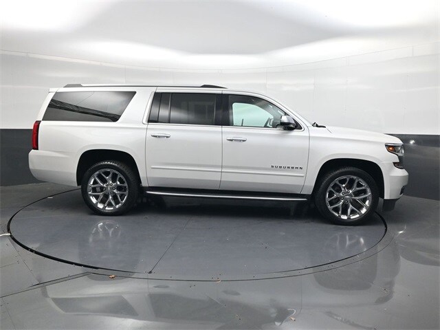 2019 Chevrolet Suburban Premier photo 2