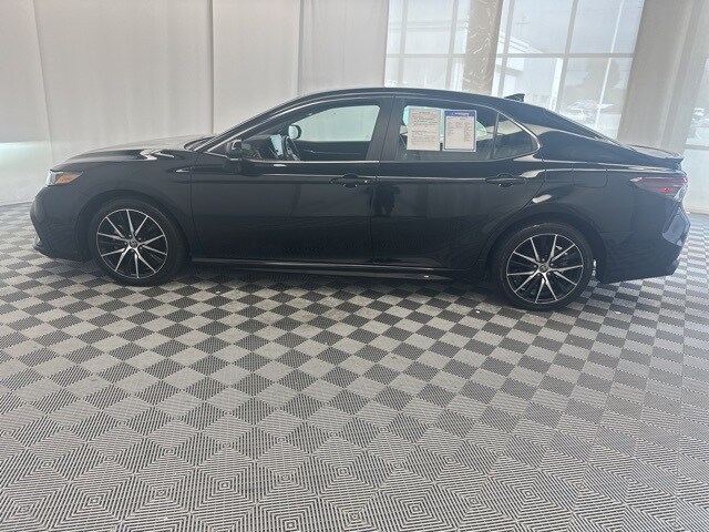 2023 Toyota Camry SE photo 3