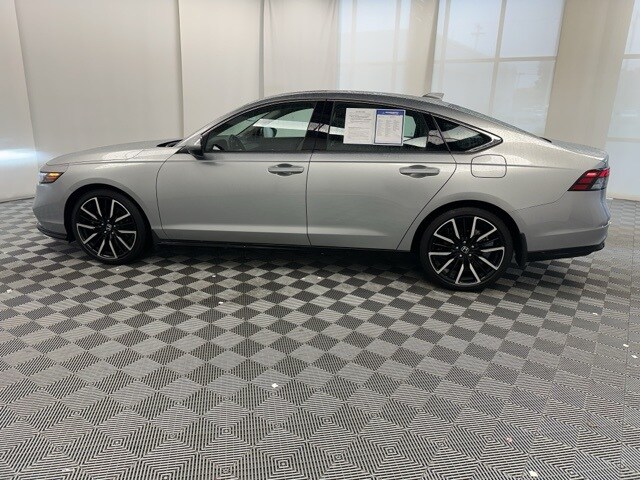 2024 Honda Accord Hybrid Touring photo 3