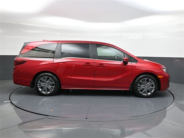2026 Honda Odyssey Touring photo 2