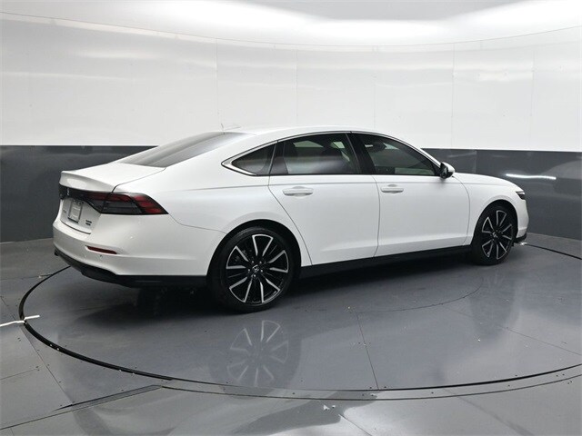 2023 Honda Accord Hybrid Touring photo 3