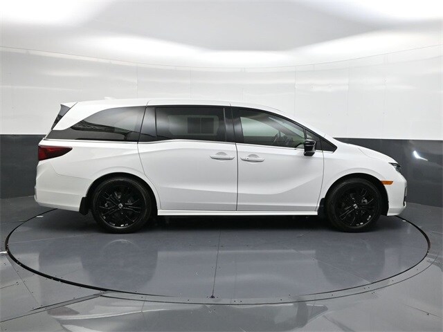 2025 Honda Odyssey photo 3