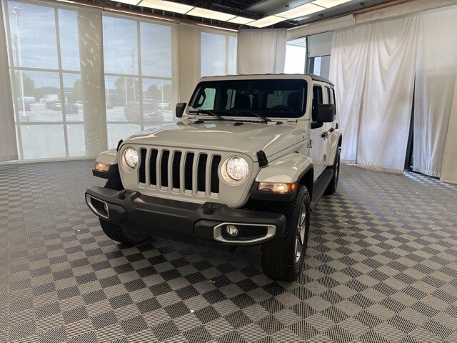 2022 Jeep Wrangler Unlimited Sahara photo 2