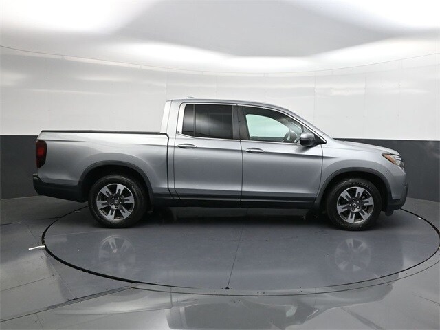 2019 Honda Ridgeline RTL photo 3