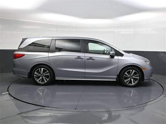 2023 Honda Odyssey Touring photo 3