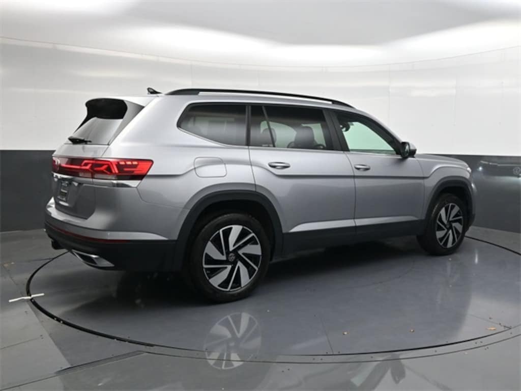 Used 2024 Volkswagen Atlas 2.0T SE w/Technology SUV