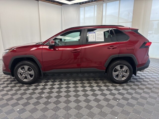 2024 Toyota RAV4 XLE photo 2