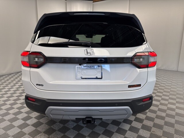 2025 Honda Pilot TrailSport photo 3