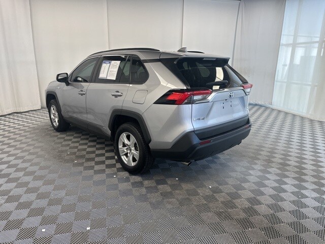 2021 Toyota RAV4 Hybrid LE photo 4