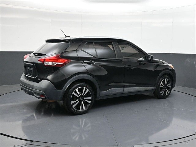 2019 Nissan Kicks SV photo 3