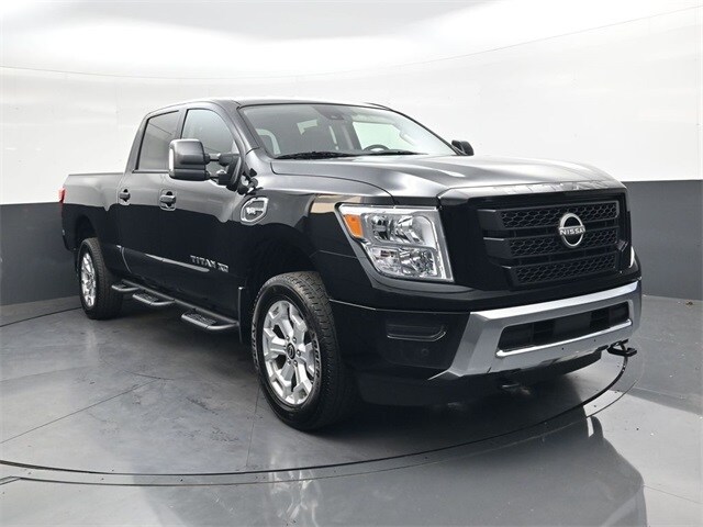 2024 Nissan Titan SV photo 2