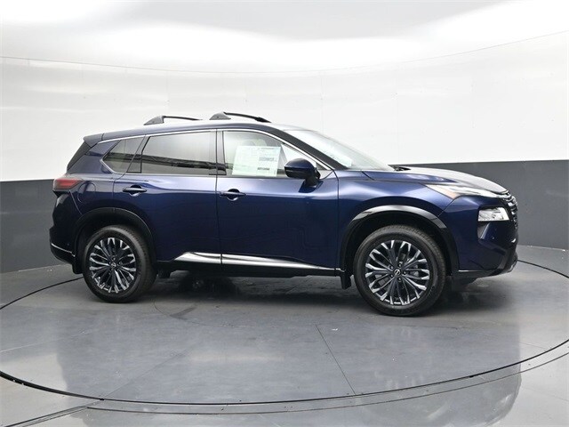 2026 Nissan Rogue Platinum photo 2