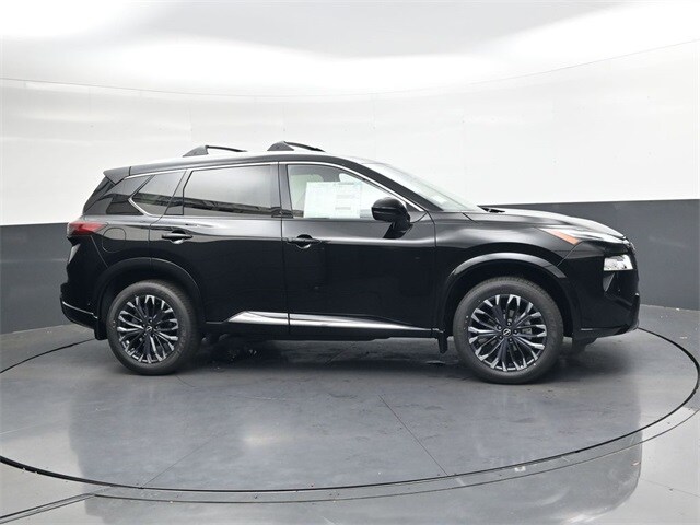 2026 Nissan Rogue Platinum photo 3