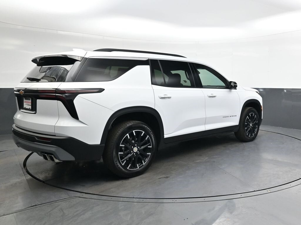 2025 Chevrolet Traverse 1LT photo 3
