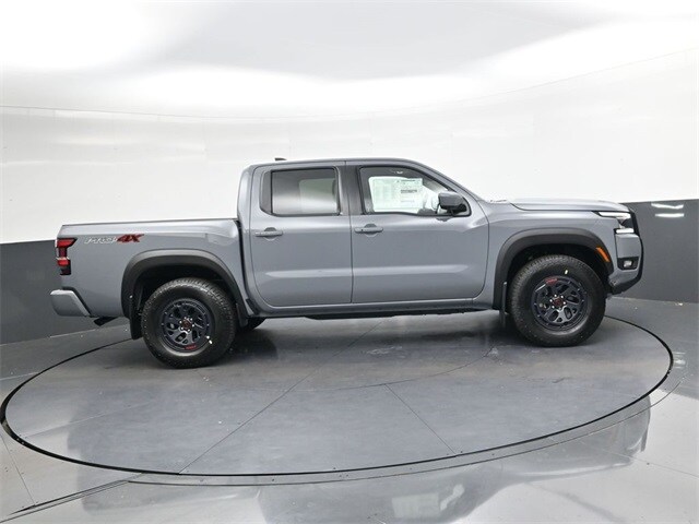 2025 Nissan Frontier PRO-4X photo 3
